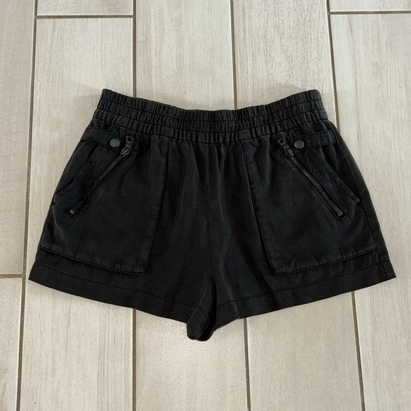 Alice + Olivia Britney Patch Pocket Shorts in Black NWT - Picture 4 of 8